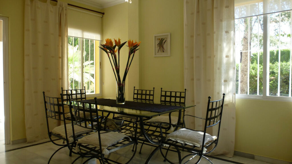 Detached Villa Nueva Andalucía Málaga - image 6