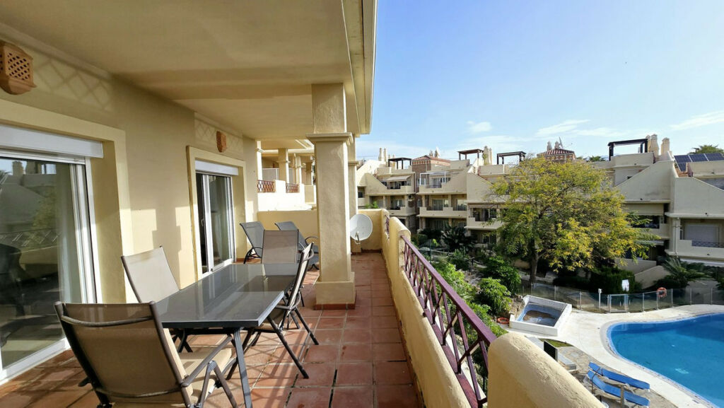 Middle Floor Apartment Estepona Málaga - image 6