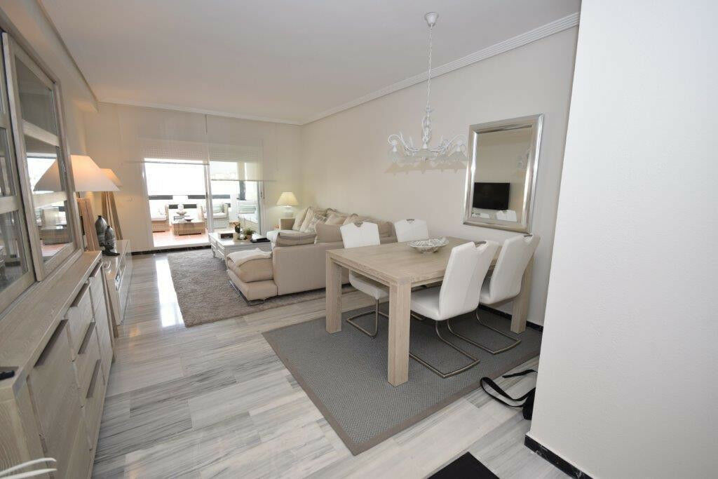 Middle Floor Apartment Puerto Banús Málaga - image 6