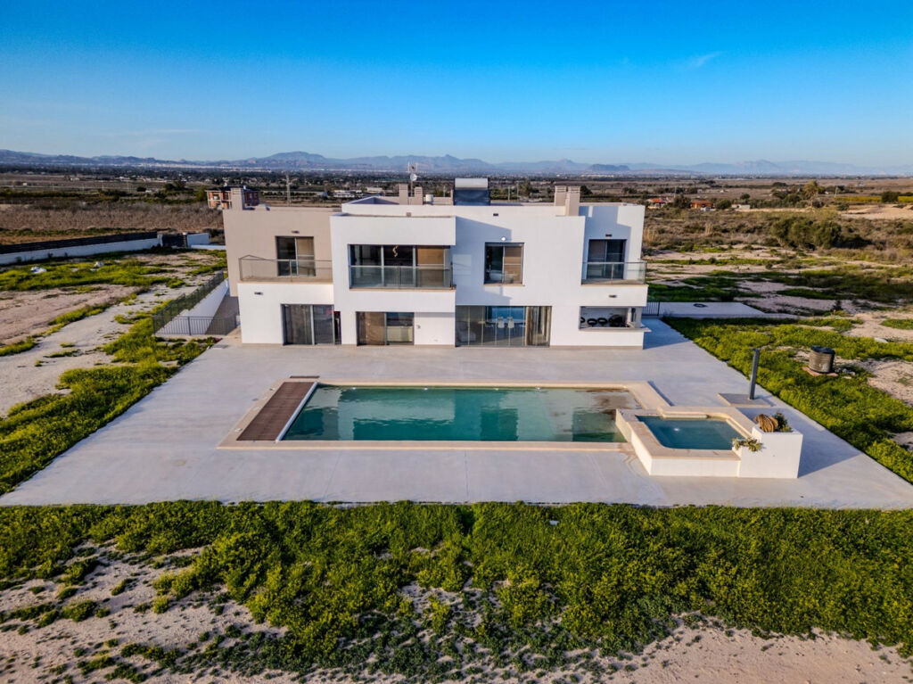 Detached Villa La Marina Alicante - image 6