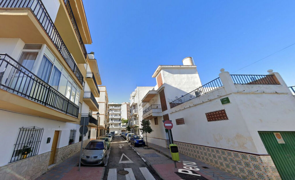 Top Floor Apartment Fuengirola Málaga - image 6