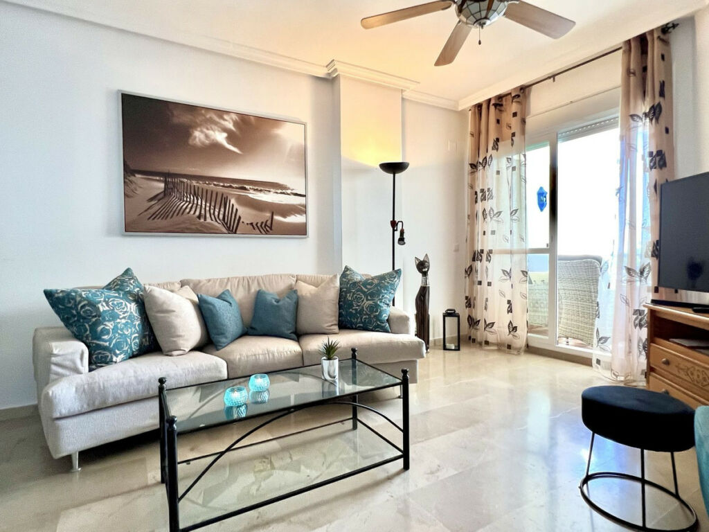 Middle Floor Apartment Estepona Málaga - image 10