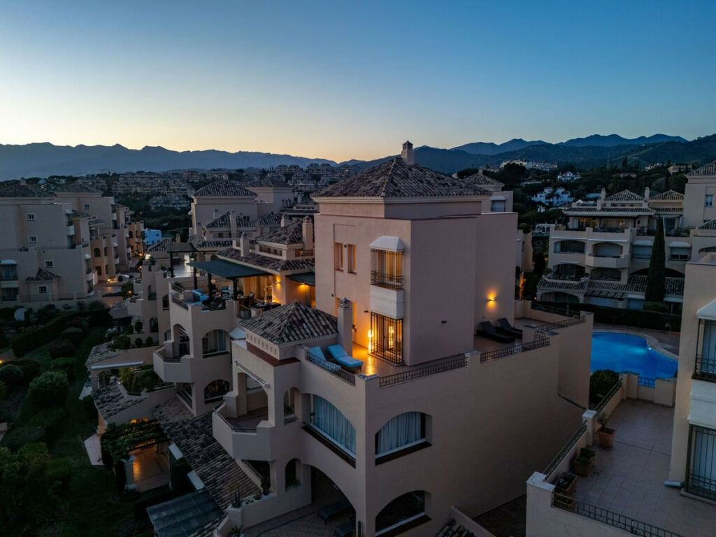 Penthouse Duplex Elviria Málaga - image 8