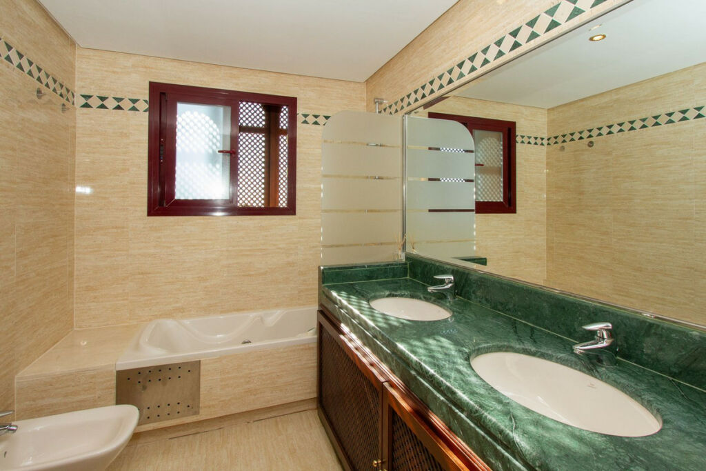 Middle Floor Apartment La Mairena Málaga - image 15