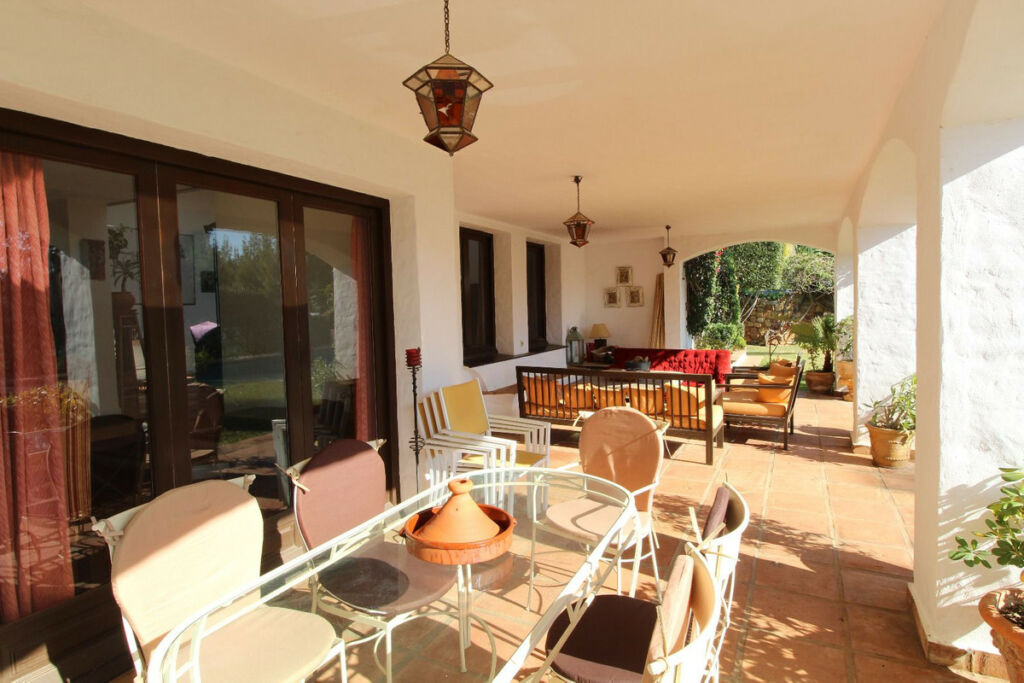 Detached Villa New Golden Mile Málaga - image 6