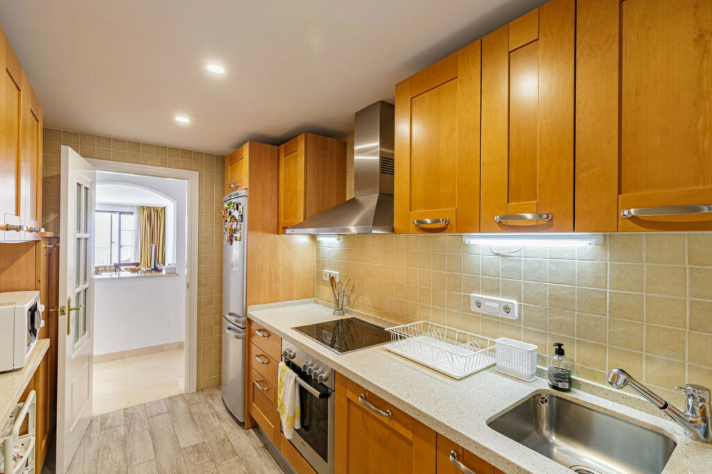 Middle Floor Apartment Los Arqueros Málaga - image 6