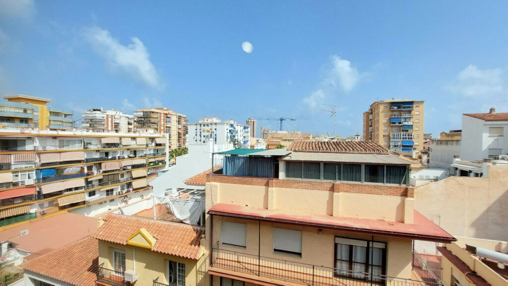 Top Floor Apartment Fuengirola Málaga - image 6