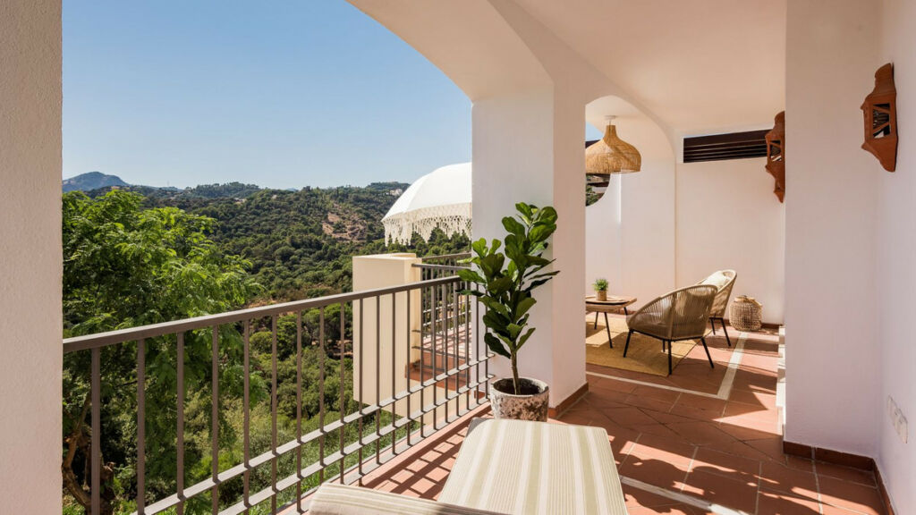 Middle Floor Apartment Los Arqueros Málaga - image 6