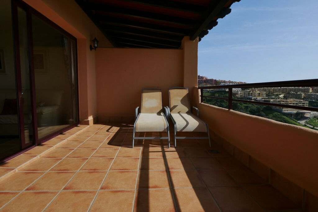 Middle Floor Apartment Calahonda Málaga - image 6