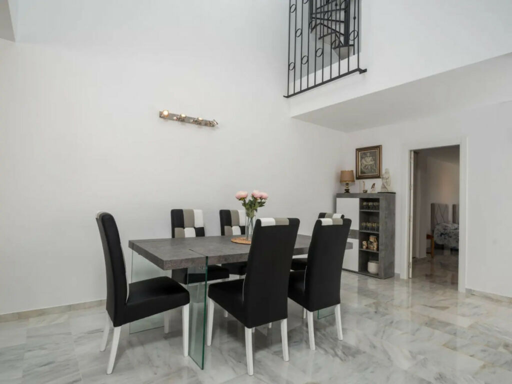 Townhouse Atalaya Málaga - image 6