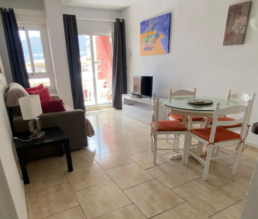 Middle Floor Apartment Benalmadena Málaga - image 6
