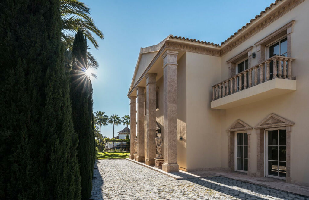 Detached Villa Sierra Blanca Málaga - image 6