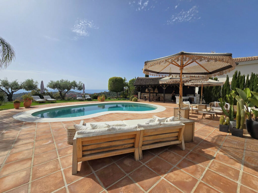 Detached Villa La Mairena Málaga - image 6