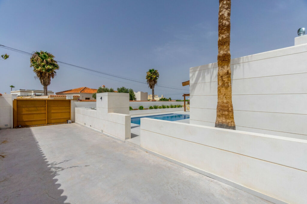 Detached Villa Torrevieja Alicante - image 6