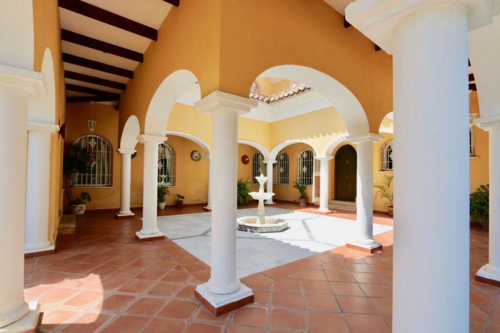Detached Villa Sotogrande Costa Cádiz - image 6