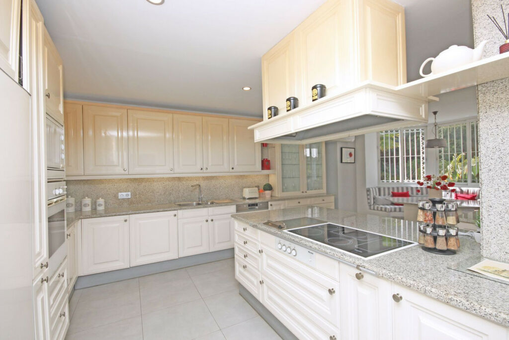 Detached Villa Benahavís Málaga - image 35
