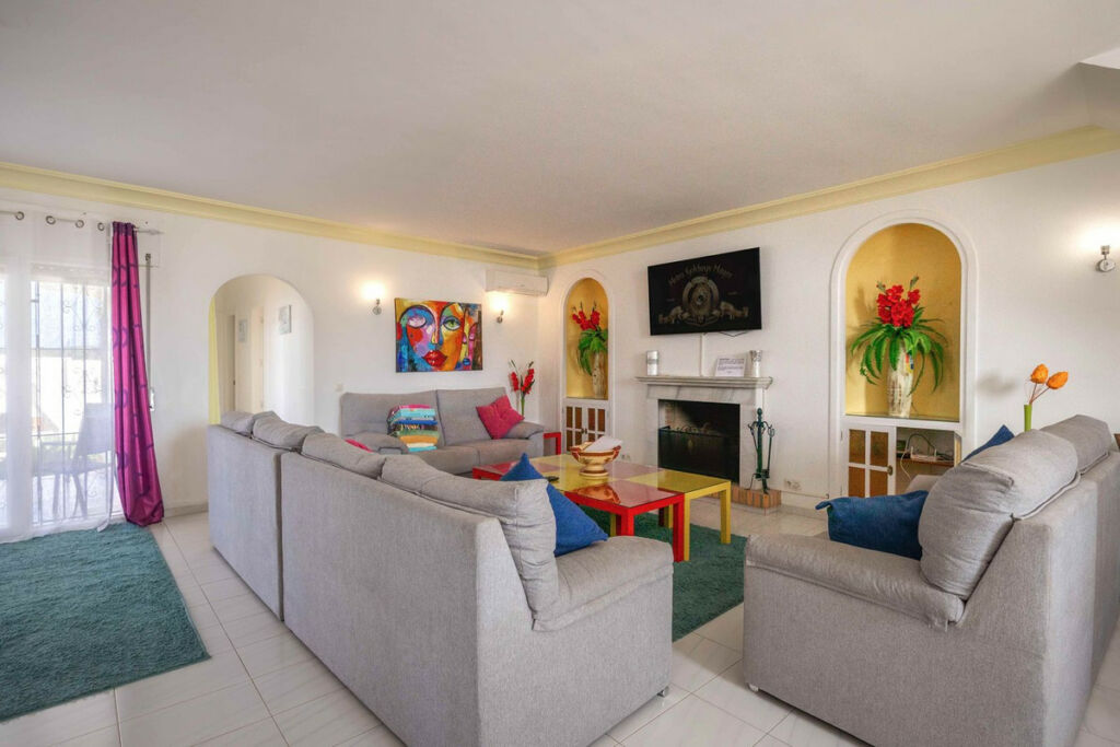 Detached Villa Estepona Málaga - image 8