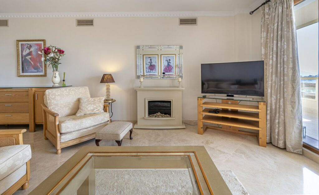 Middle Floor Apartment Estepona Málaga - image 6