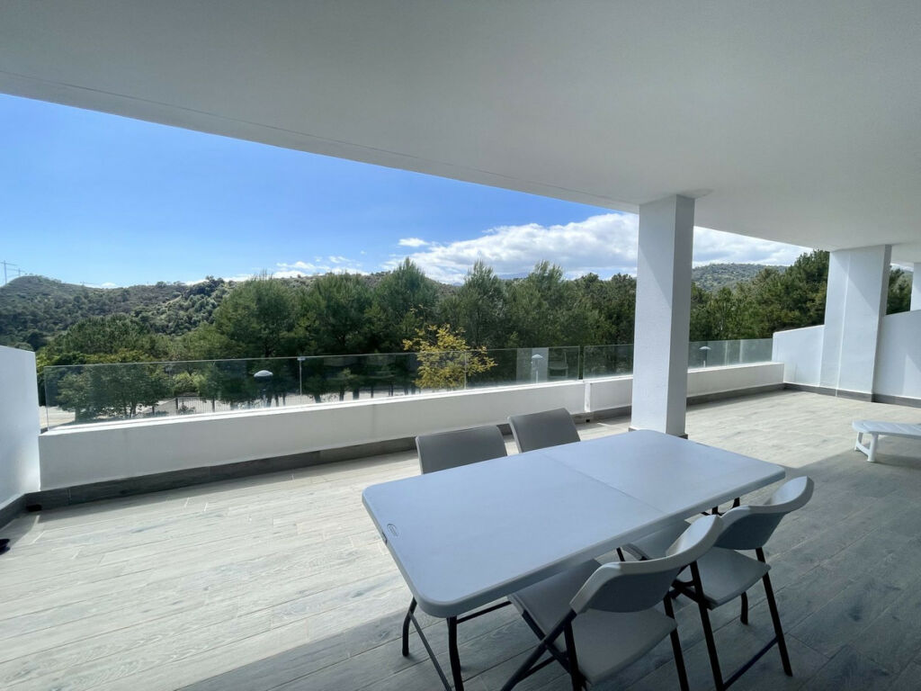 Middle Floor Apartment Estepona Málaga - image 6