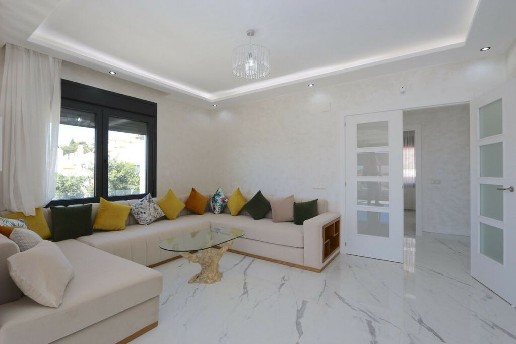 Detached Villa Riviera del Sol Málaga - image 4