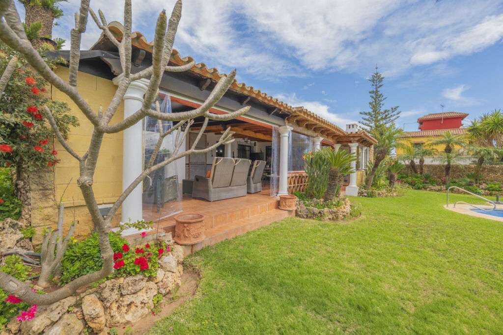 Detached Villa Las Chapas Málaga - image 6