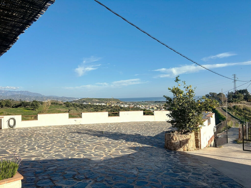 Detached Villa Almayate Málaga - image 6