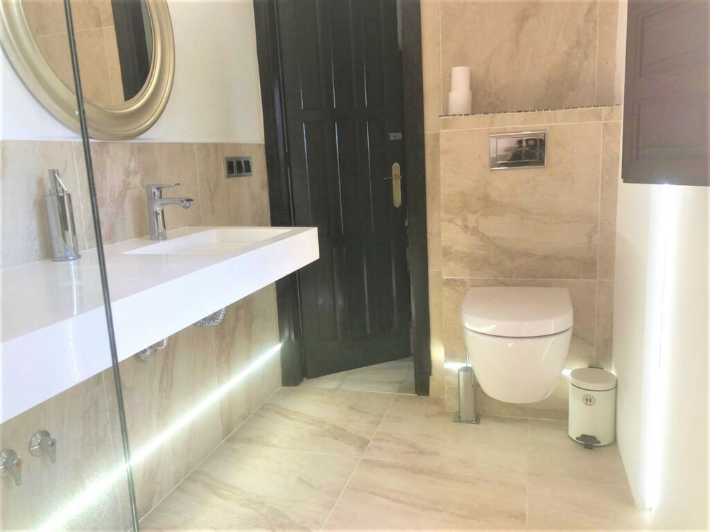 Detached Villa Estepona Málaga - image 6