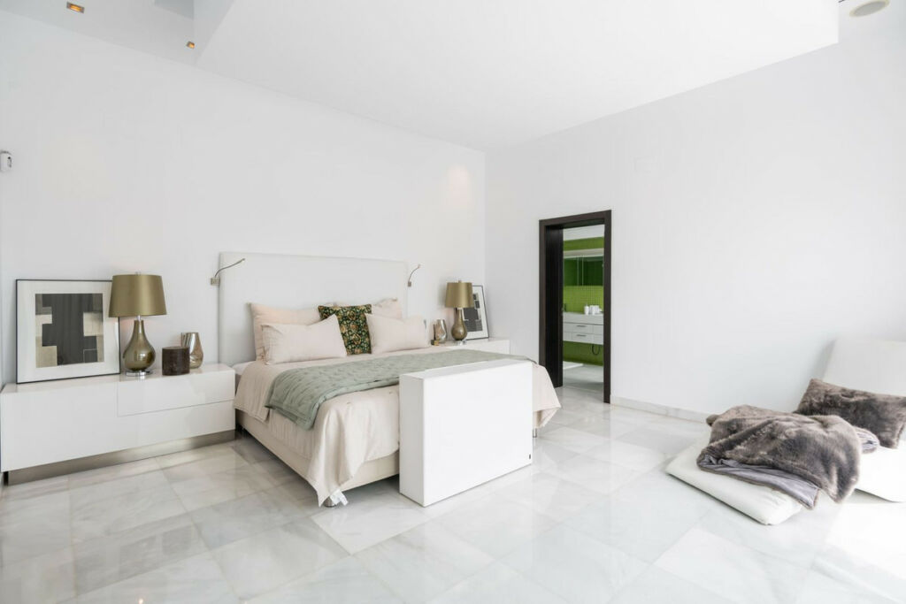 Detached Villa Nueva Andalucía Málaga - image 6