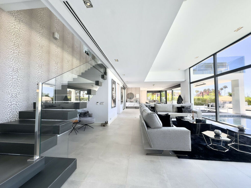 Detached Villa Los Monteros Málaga - image 5