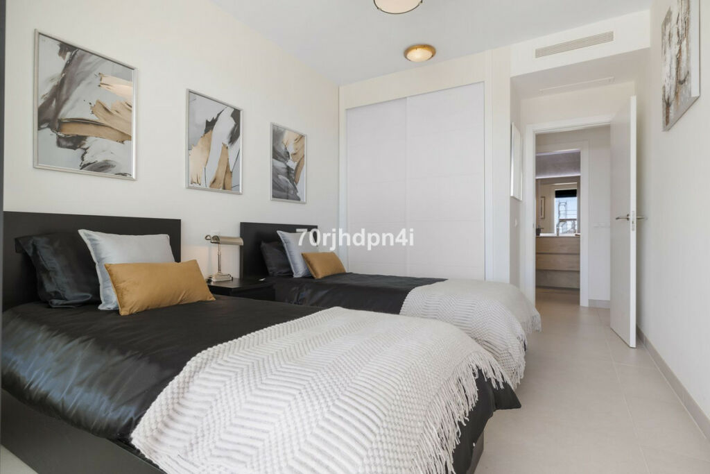 Middle Floor Apartment Estepona Málaga - image 6