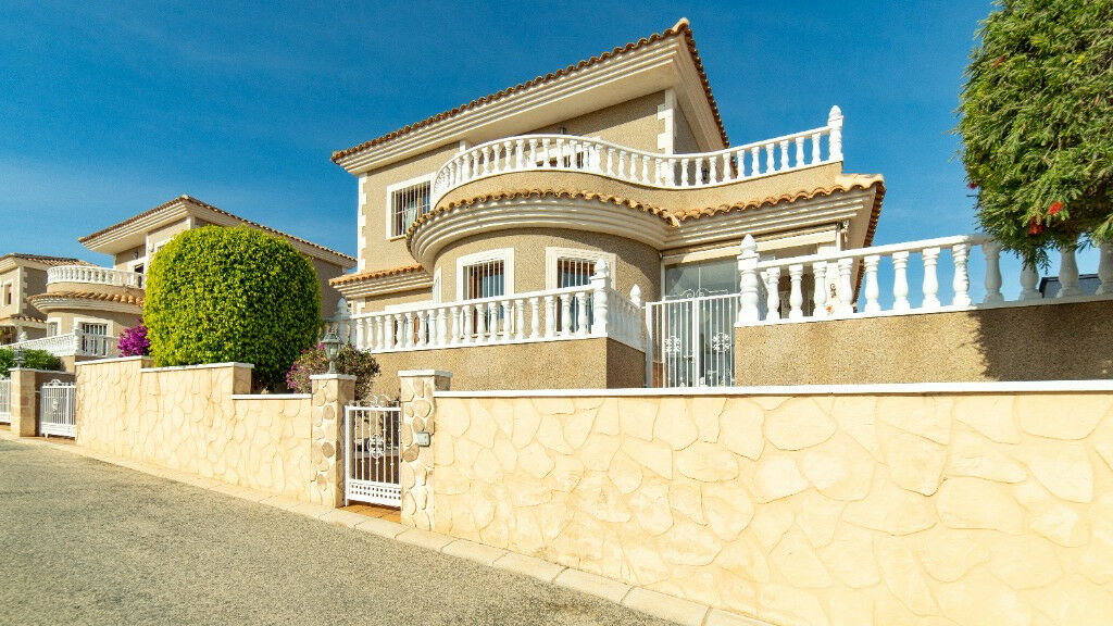 Detached Villa Los Altos Alicante - image 6