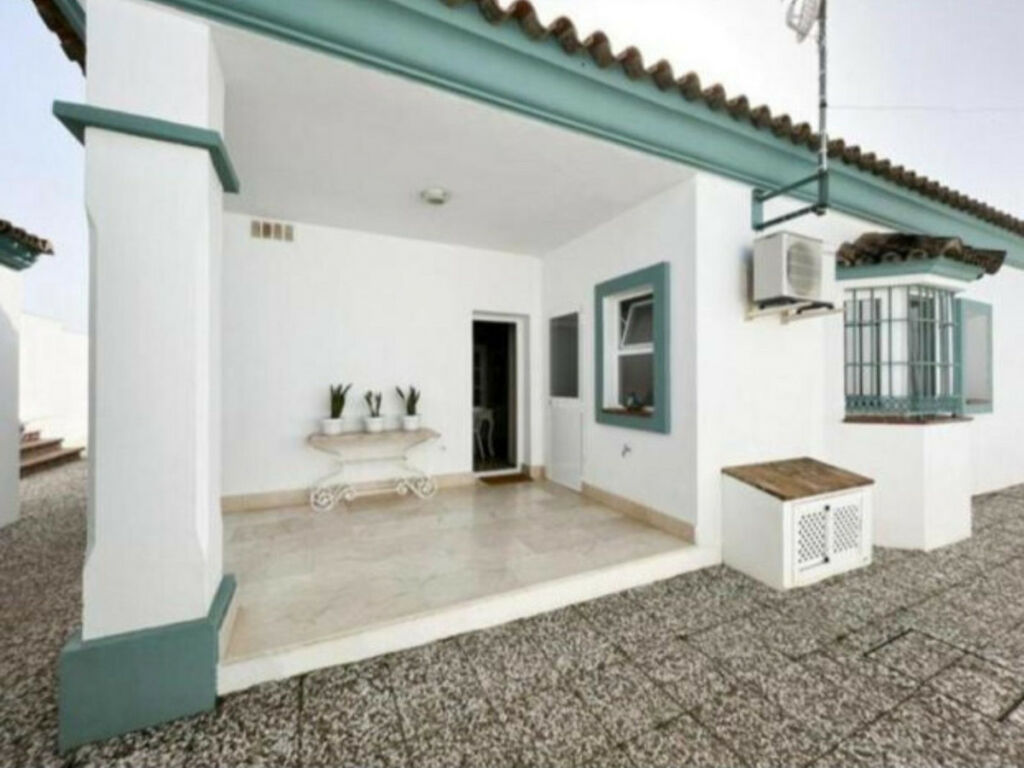 Detached Villa San Roque Cádiz - image 5