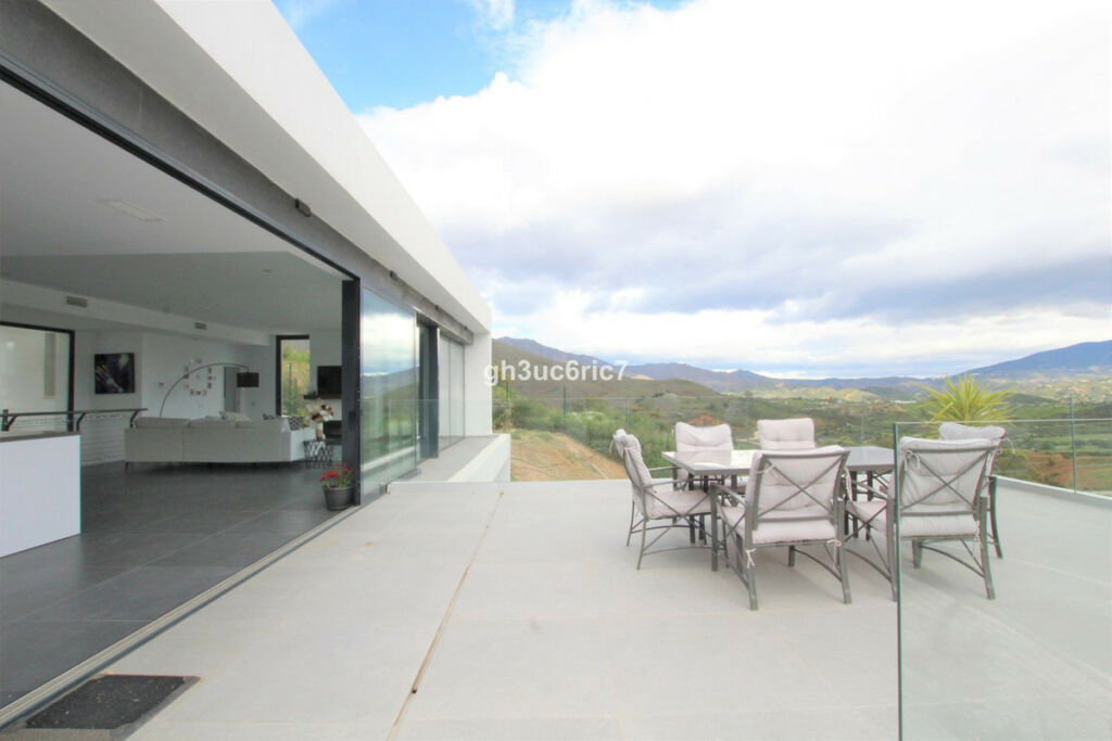 Detached Villa La Cala Golf Málaga - image 5