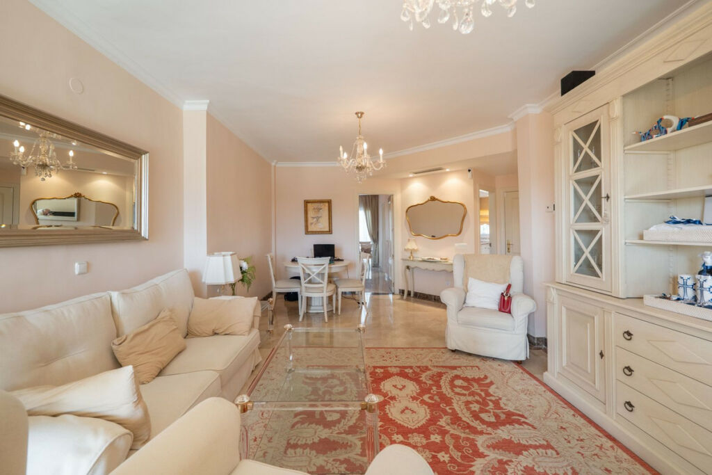 Middle Floor Apartment Estepona Málaga - image 6