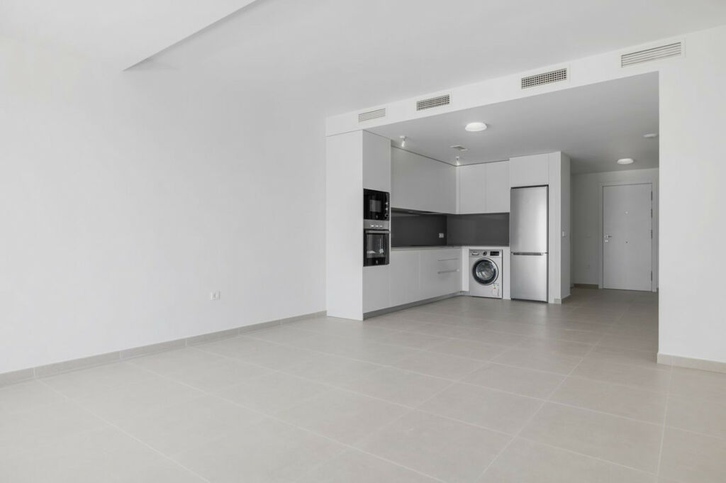 Middle Floor Apartment Cancelada Málaga - image 6