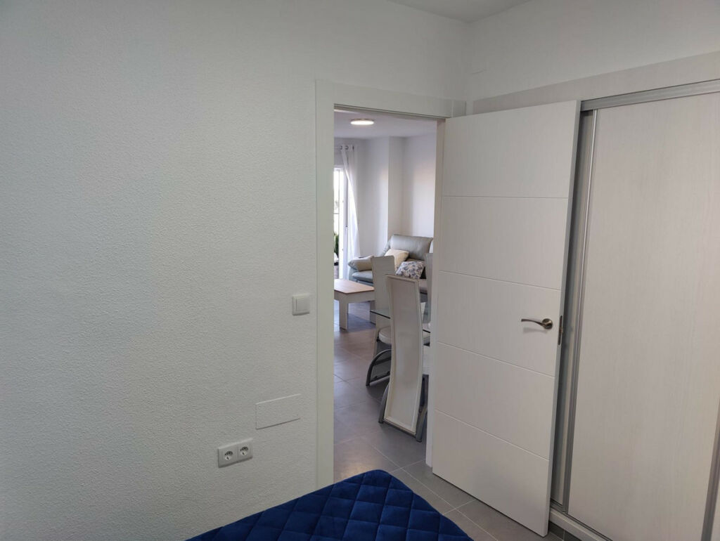 Middle Floor Apartment Torrevieja Alicante - image 6