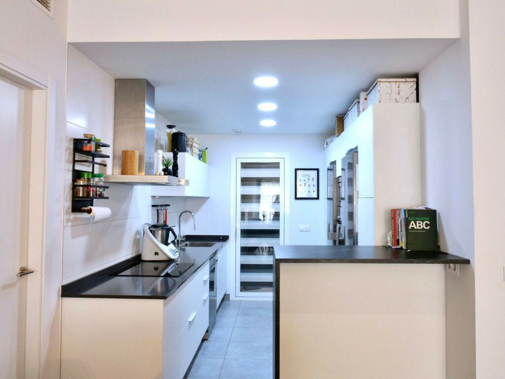 Middle Floor Apartment Estepona Málaga - image 6