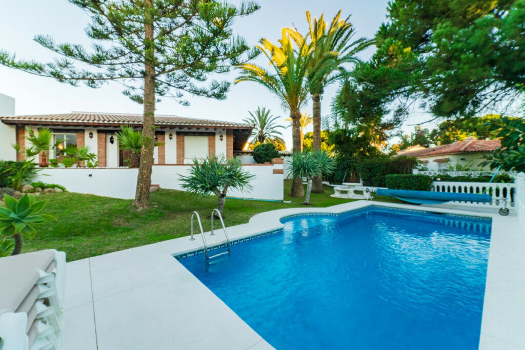 Detached Villa Elviria Málaga - image 6