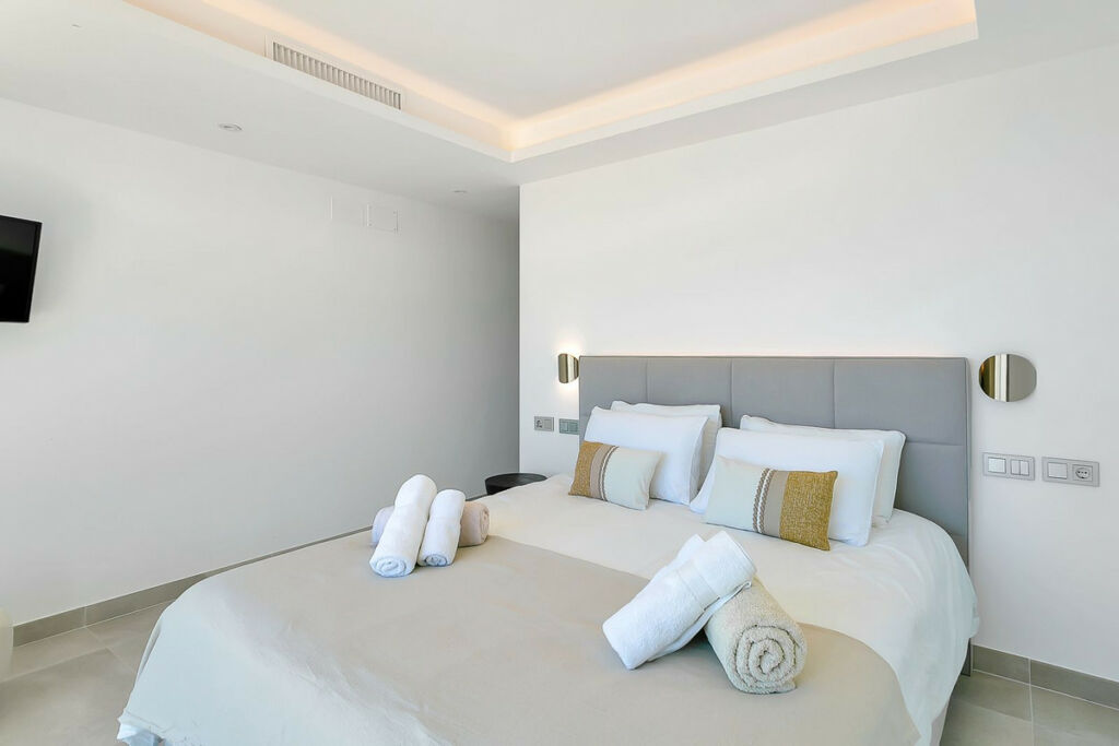 Detached Villa Cabopino Málaga - image 61