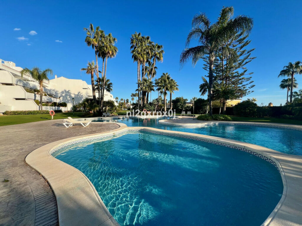 Middle Floor Apartment Bahía de Marbella Málaga - image 7