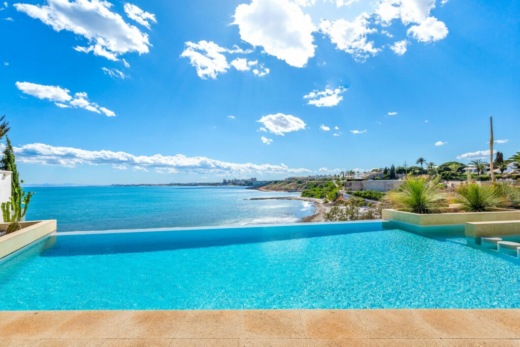 Detached Villa Cabo Roig Alicante - image 4