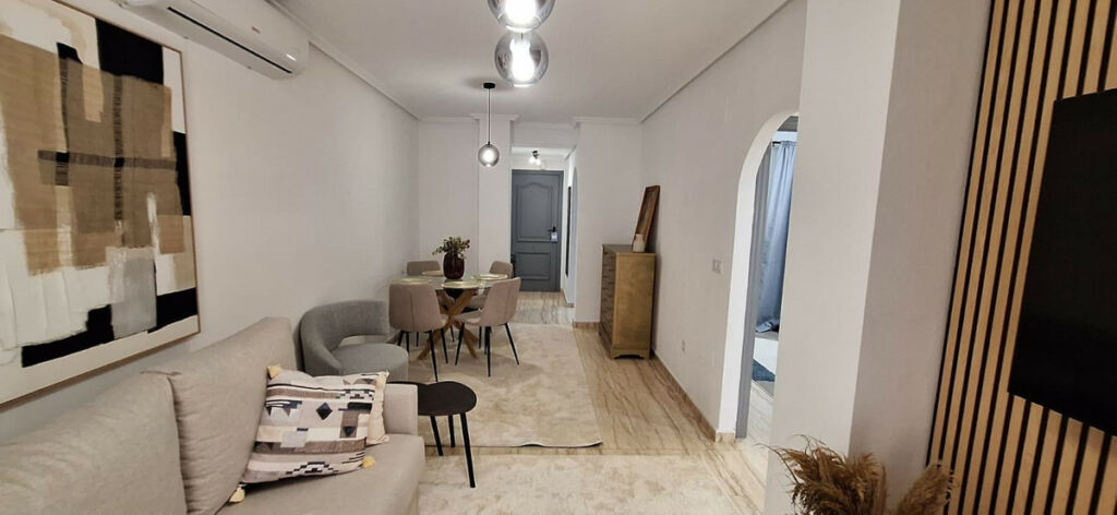 Middle Floor Apartment Torrevieja Alicante - image 7
