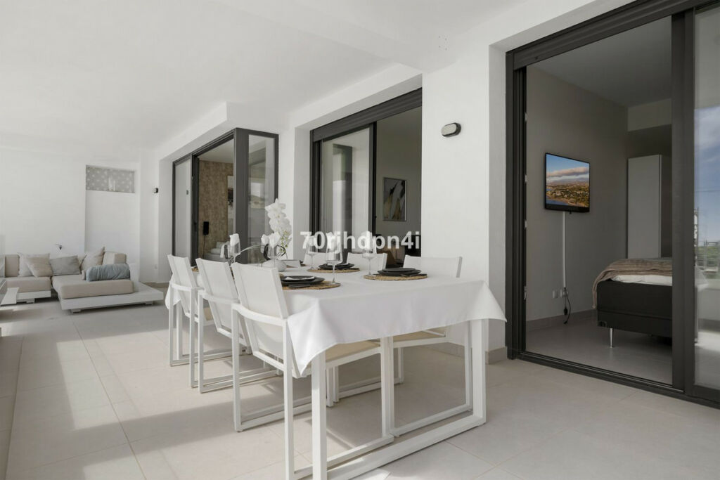 Middle Floor Apartment Estepona Málaga - image 7