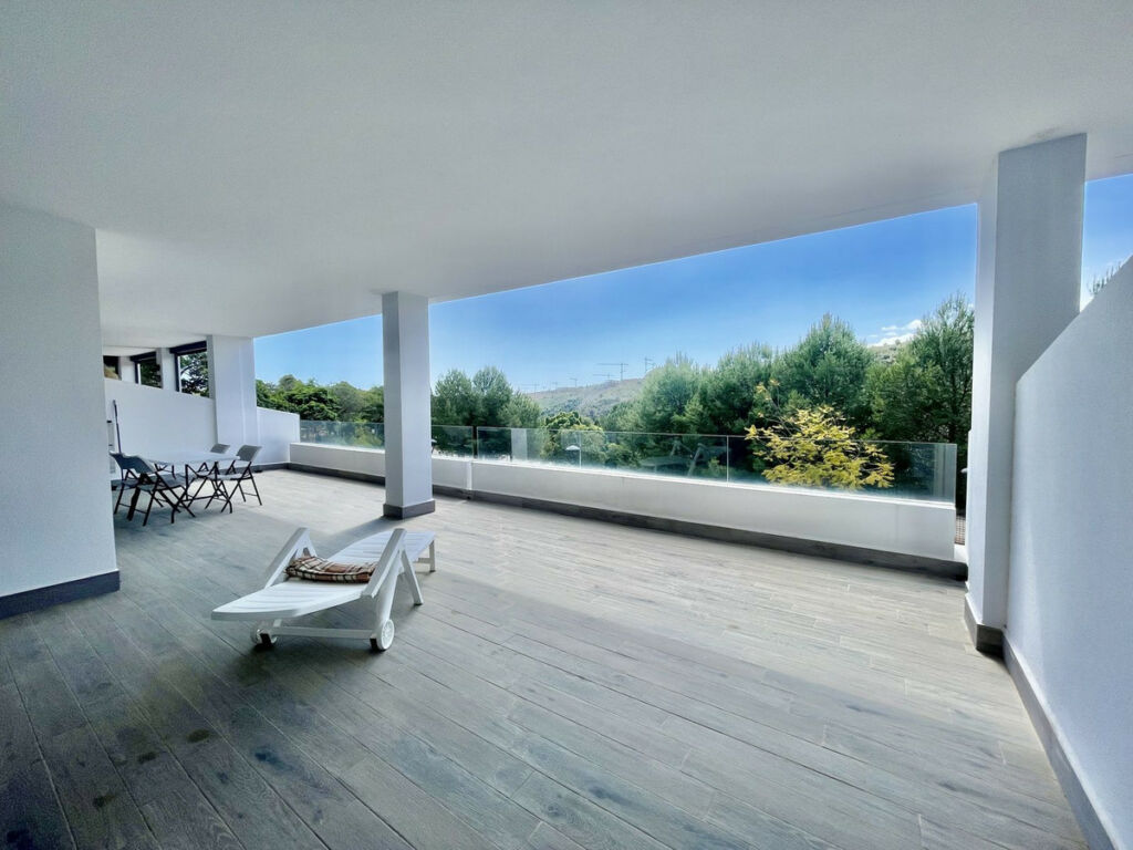 Middle Floor Apartment Estepona Málaga - image 7