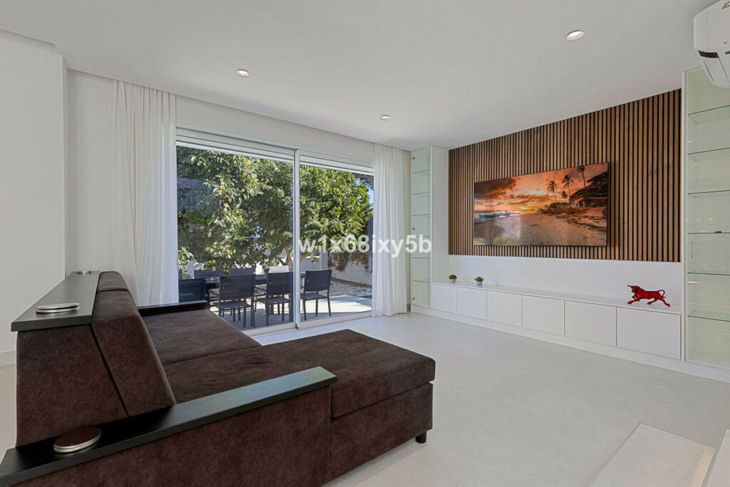 Detached Villa San Pedro de Alcántara Málaga - image 7