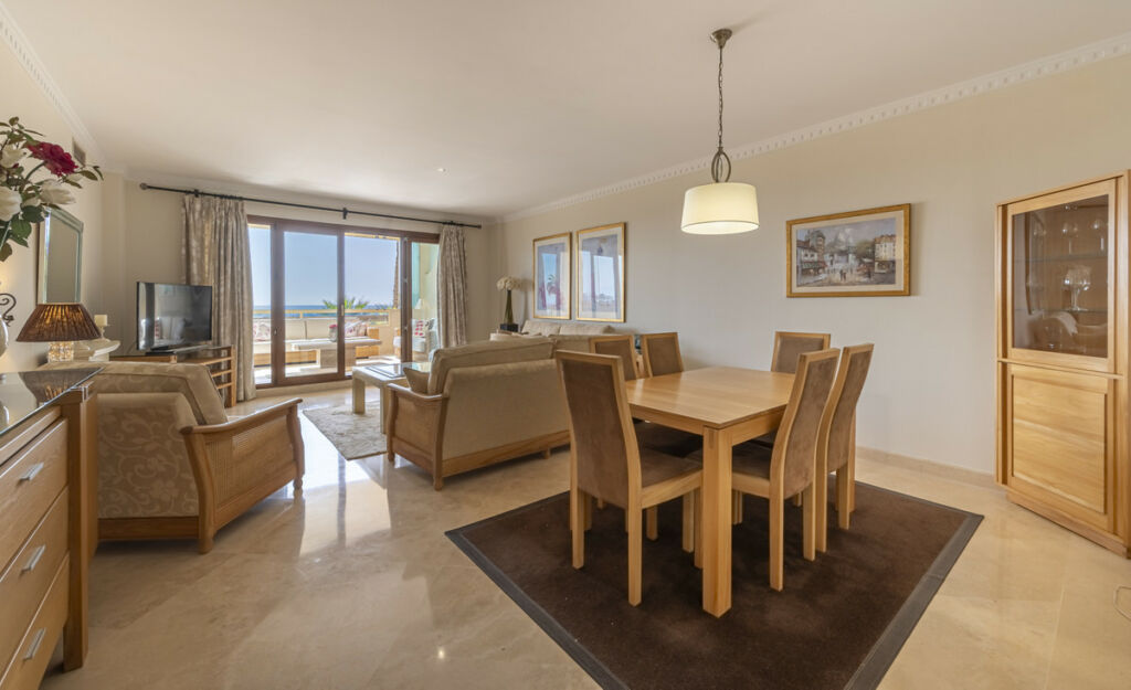 Middle Floor Apartment Estepona Málaga - image 7