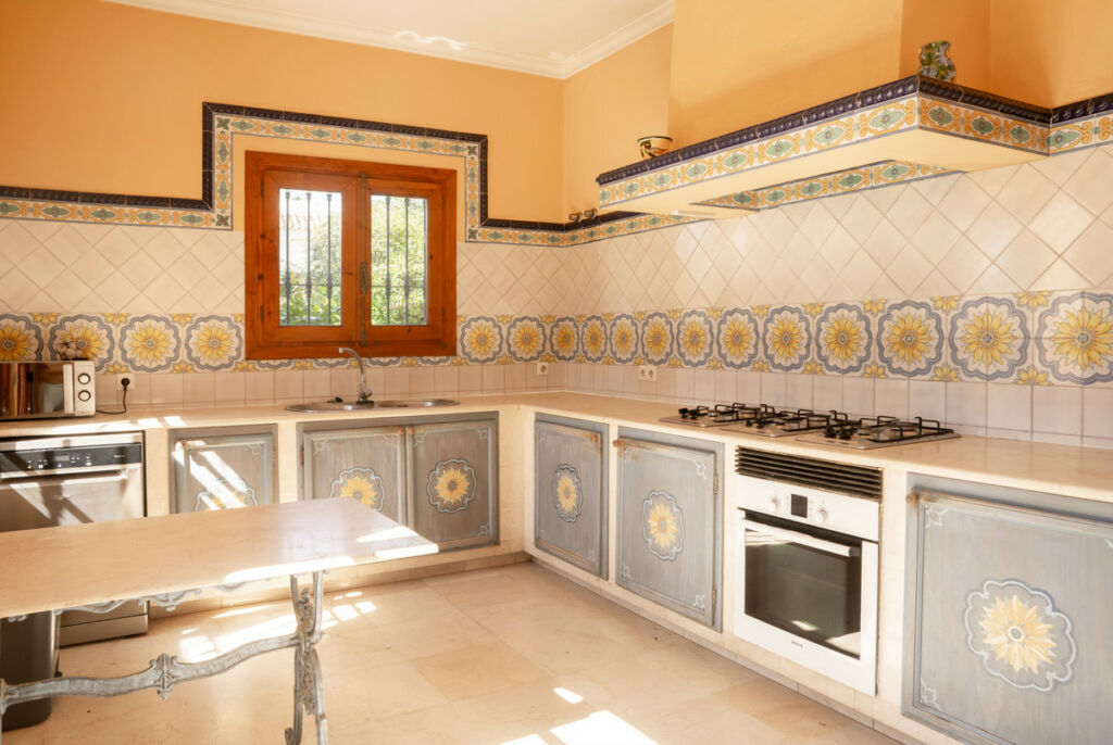 Detached Villa Estepona Málaga - image 7