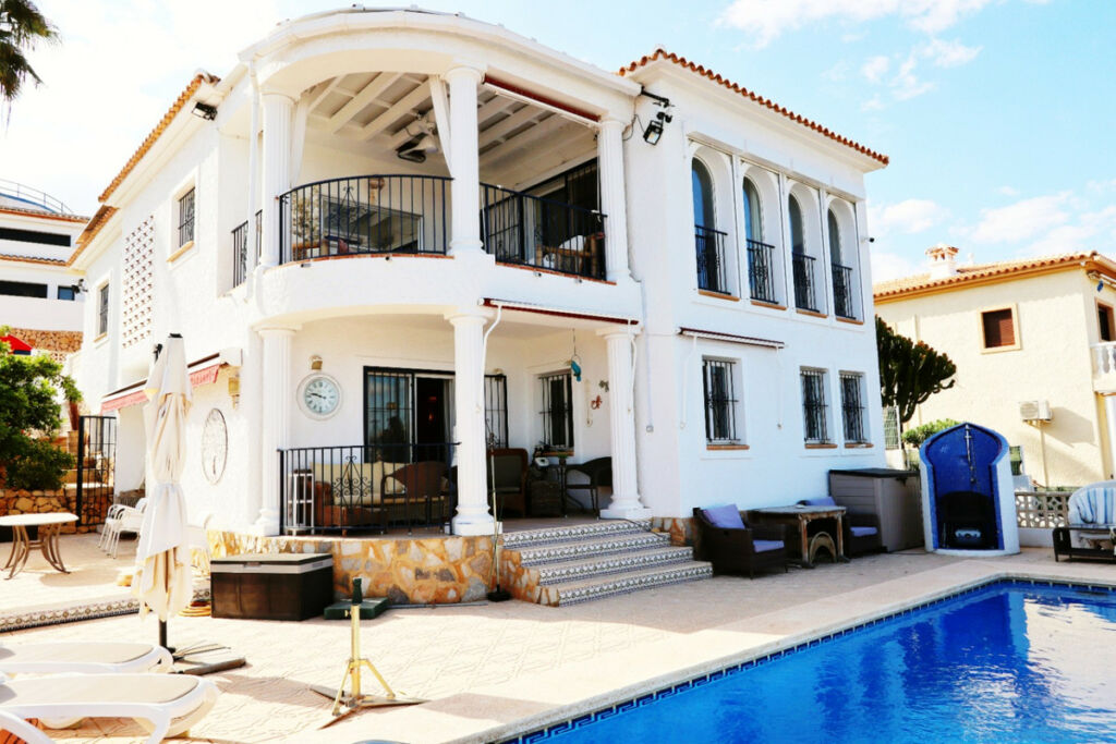 Detached Villa La Nucia Alicante - image 7