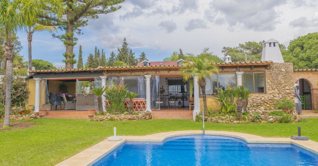 Detached Villa Las Chapas Málaga - image 7