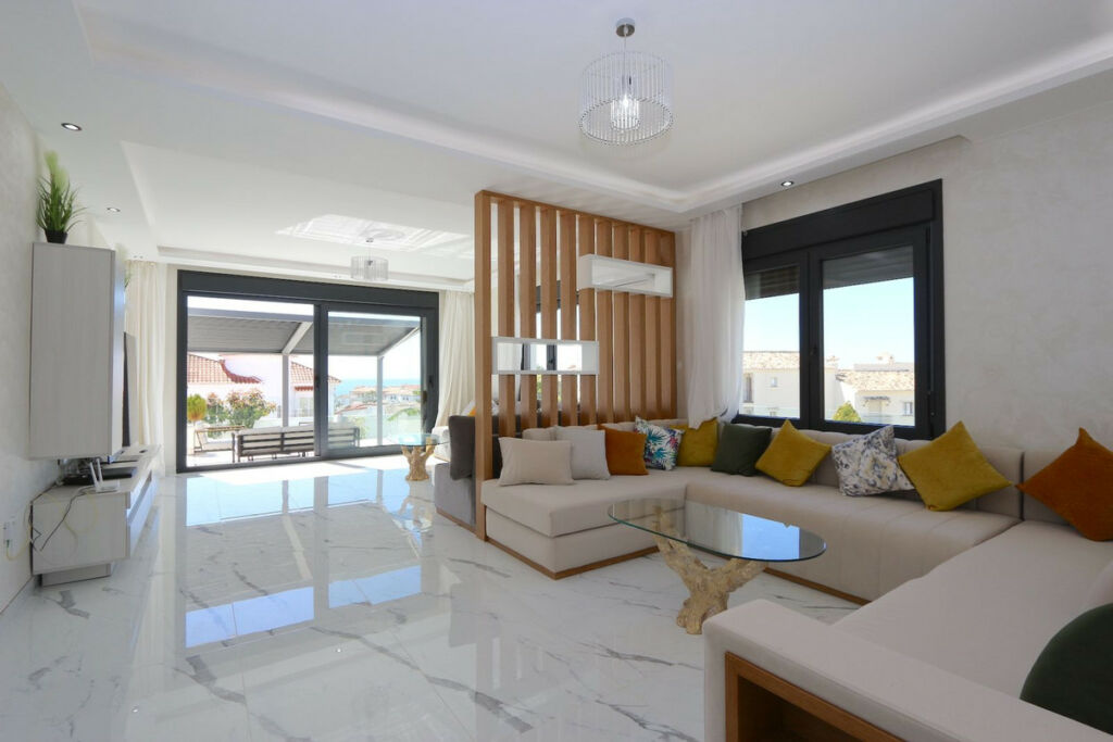 Detached Villa Riviera del Sol Málaga - image 5